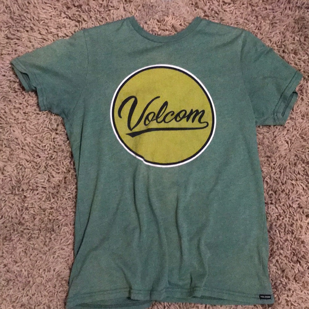 Volcom size small t shirt